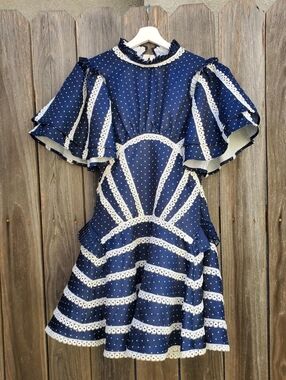 WOMEN'S CROCHET TRIM FLUTTER SLEEVE MINI DRESS